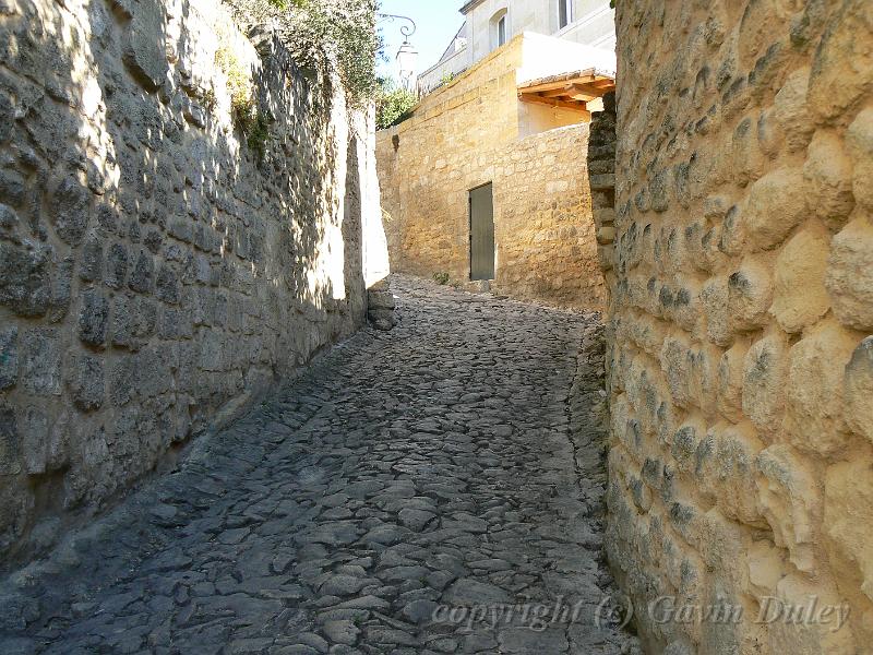 Steep and stony street, Saint-Émilion P1140421.JPG